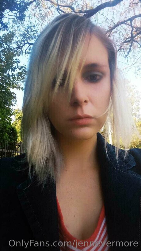 Jennevermore model adult img