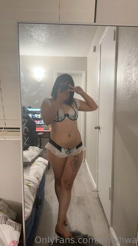 Emyhwa star pornographic picture