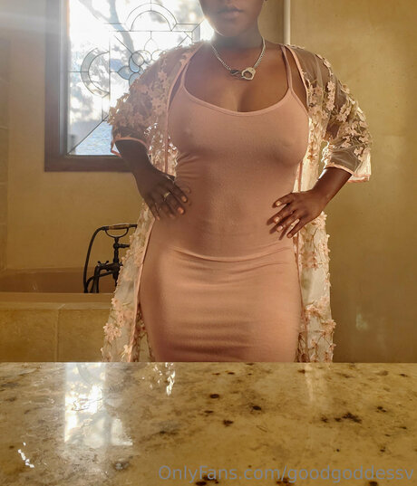 Rightwhereuwantme adult model photo