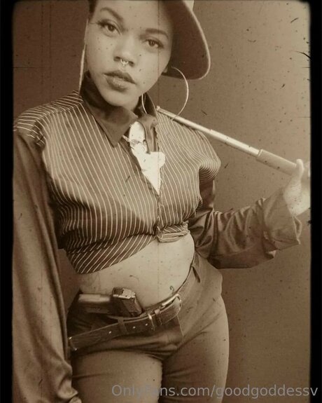 Rightwhereuwantme nude actress picture