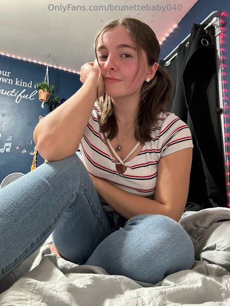 Brunettebaby040 star photo