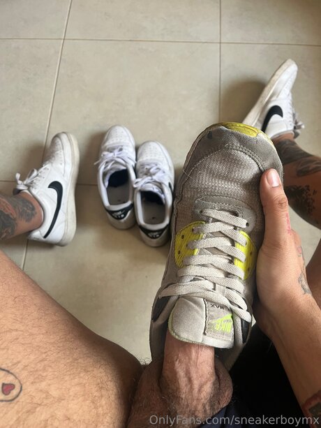 Sneakerboymx naked pornstar pics