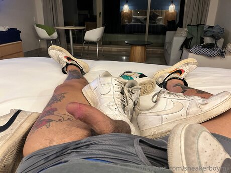 Sneakerboymx nude actress pic