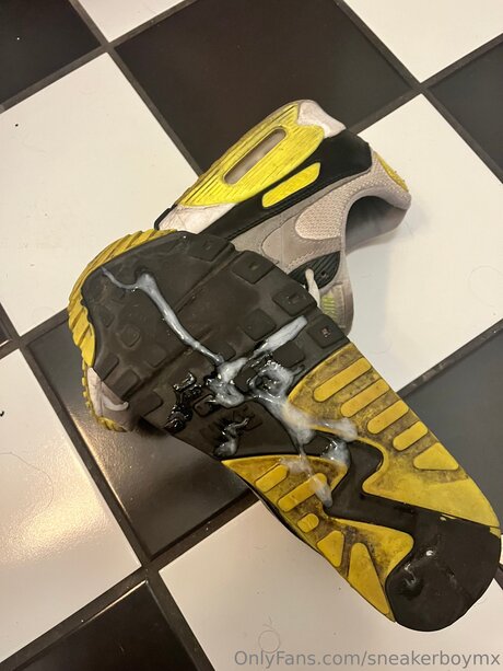 Sneakerboymx model naked picture