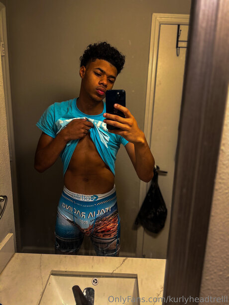 Kurlyheadtrelll model sex pic