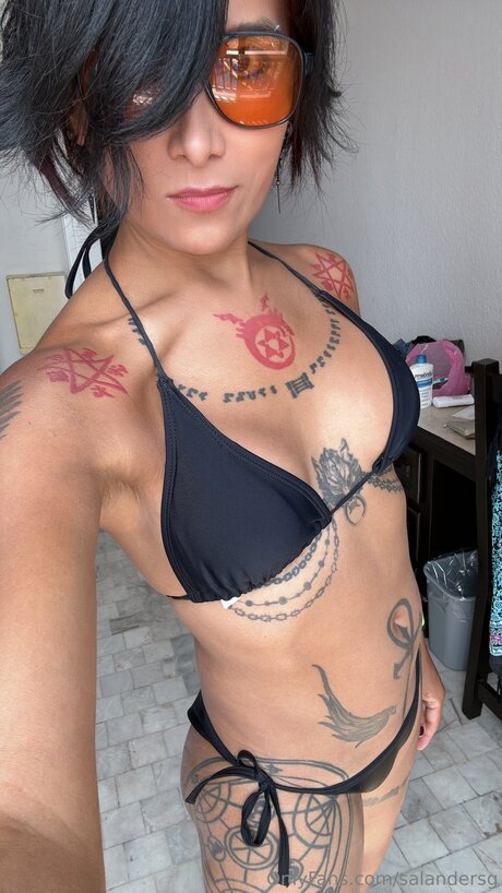 Salandersg sexy actress image