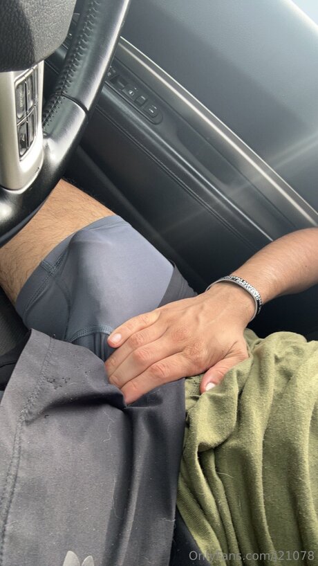 J21078 model adult pics