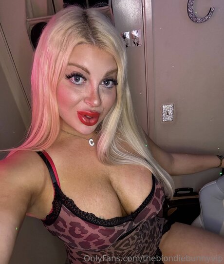 Theblondiebunnyx perfect actress image