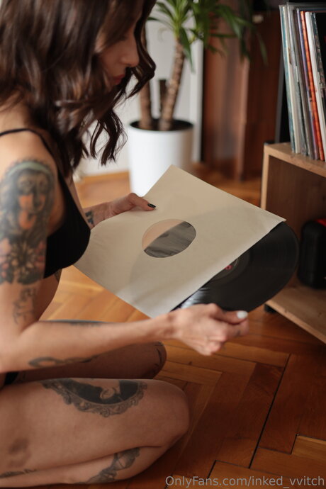 Inked Vvitch nude model pic