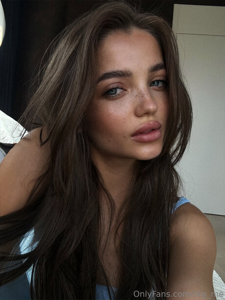 Sky Me art model gallery