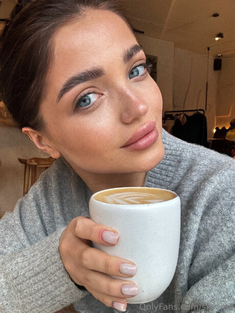 Sky Me pornstar nudes images