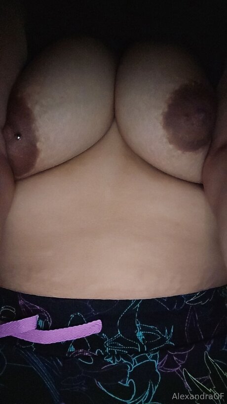 Alexav12 nude pornstar gallery