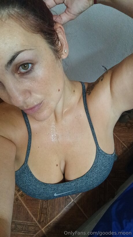 Goddesredmoon pornstar free img