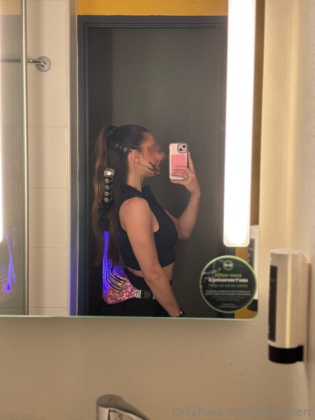 Lea Leclerc star exclusive image