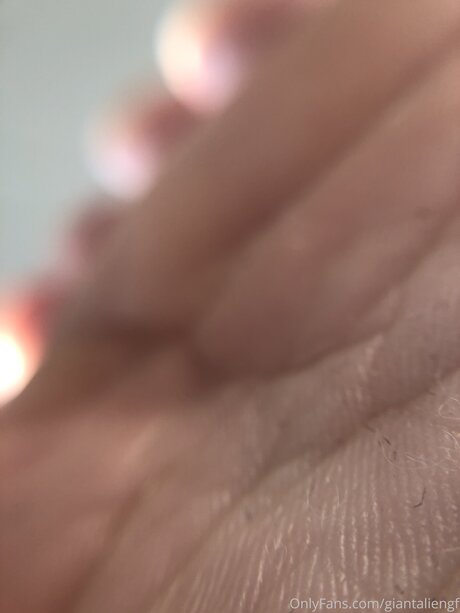 Giantaliengf sex model img