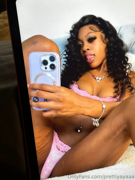 Prettiyayaaa nude pornstar image