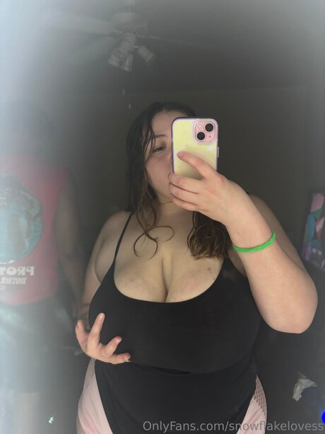 Snowflakelovess hot model pictures