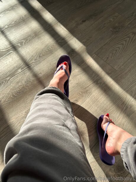 Barefootbaby1 naked model picture