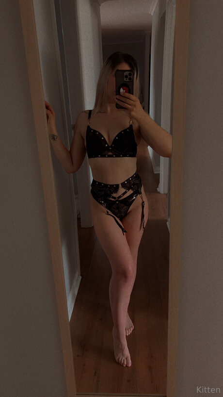 Skitzz art actress picture