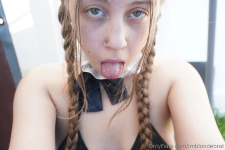 Imblondebrat nude model gallery