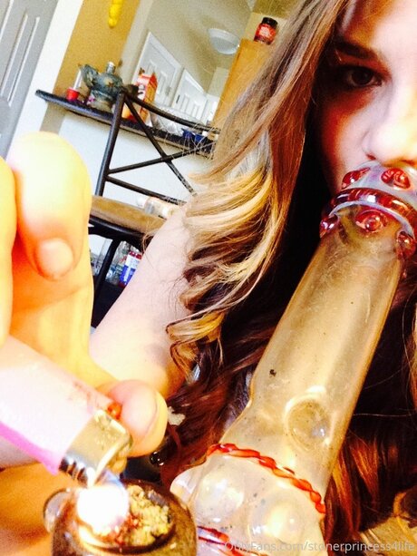 Stonerprincess4life nice model picture