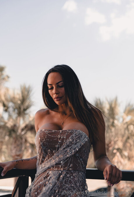 Essie Gotback model beautiful image
