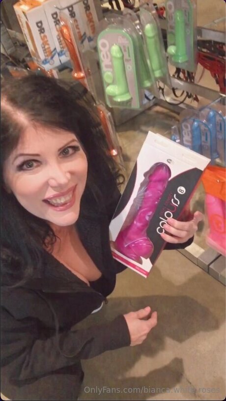 Bianca White Roses model hot pic