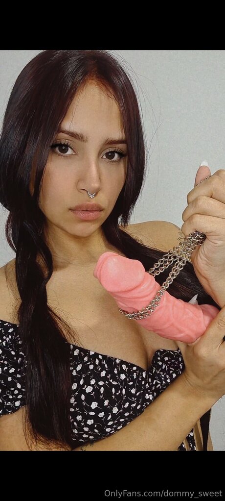 Dommy Sweet naked pornstar gallery