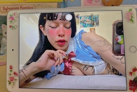 Priestessvamp nudes star pic