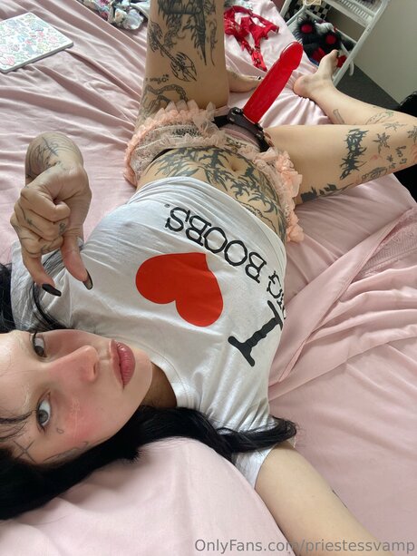 Priestessvamp model erotic picture