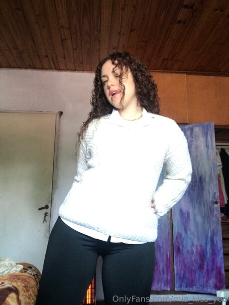 Mia Kiss You star hot img