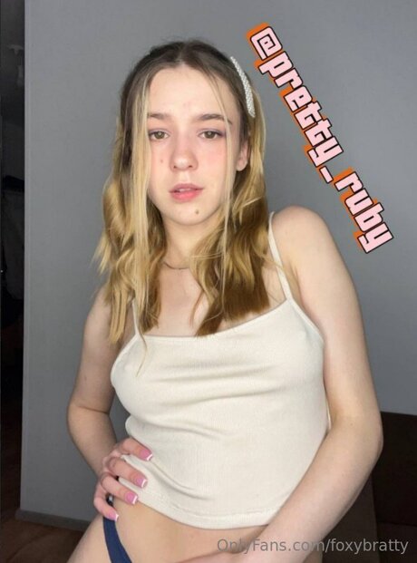 Foxybratty pornographic model pic