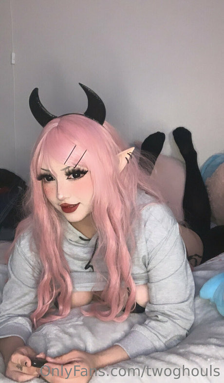 twoghouls star pretty images