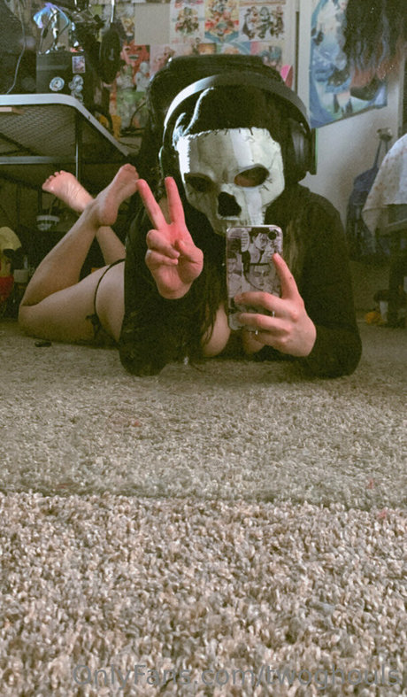 twoghouls model high quality pictures