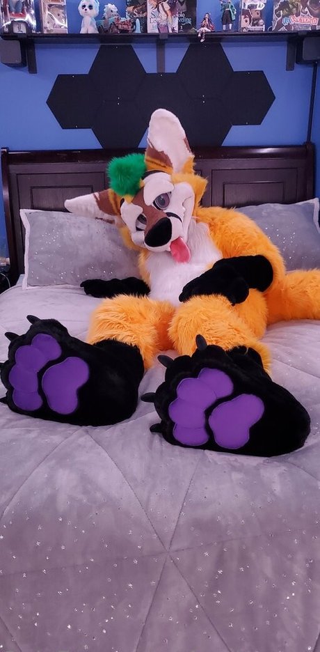 thepineapplefox adult model picture