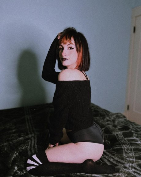 givemethespooks model perfect pictures