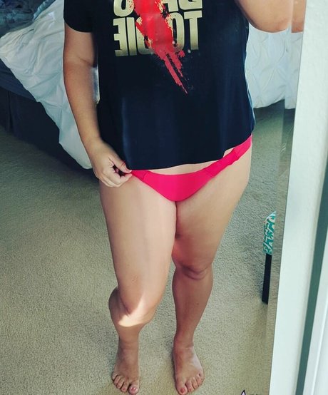 Geekymom Jess model naked photo