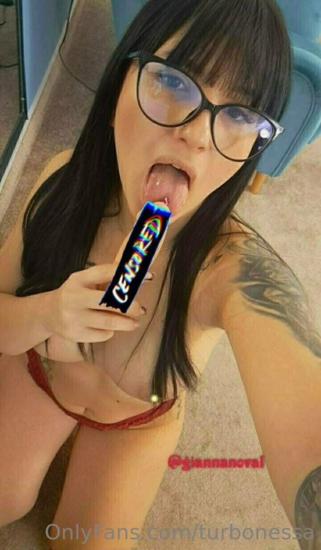 turbonessa hot model photo