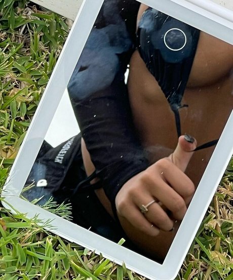 simmykk nudes model archive