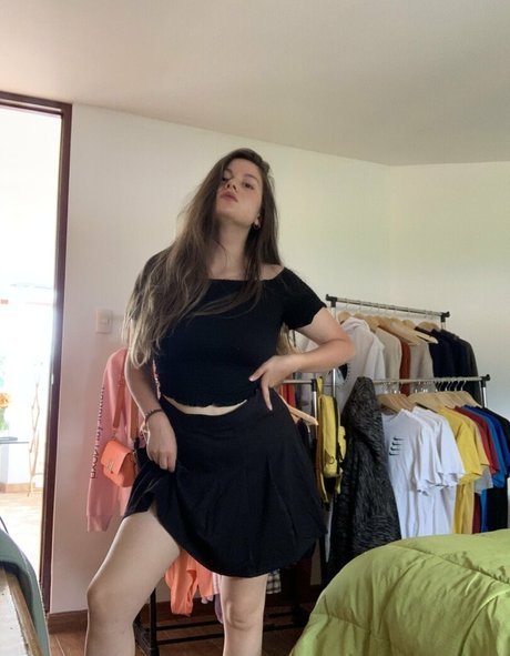 aprilsun nude star pictures
