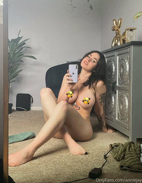 AnnieJay hot model pic