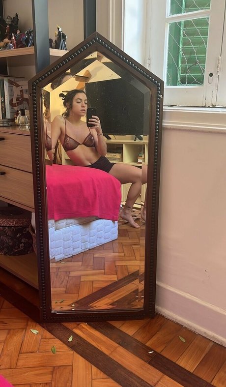 Valentina Bandeira free star pictures