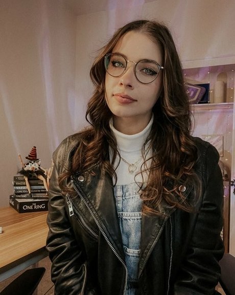 Justseum art star pictures