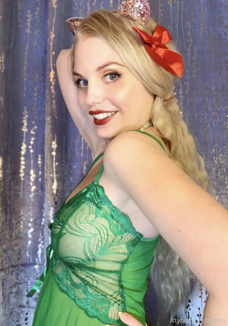 ittybittyprettykittyfree pretty star photo