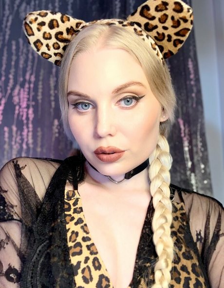 ittybittyprettykittyfree model hot image