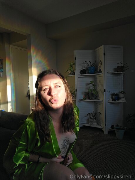 Slippysiren1 exclusive pornstar images