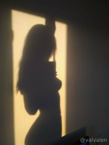 Valvalen model nude photos