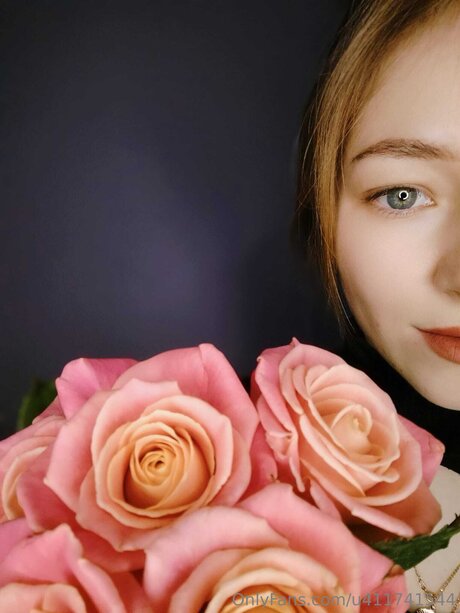 U411741544 xxx actress photo