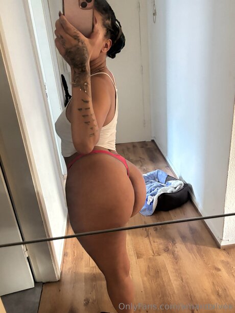 Amandalvee naked model pictures