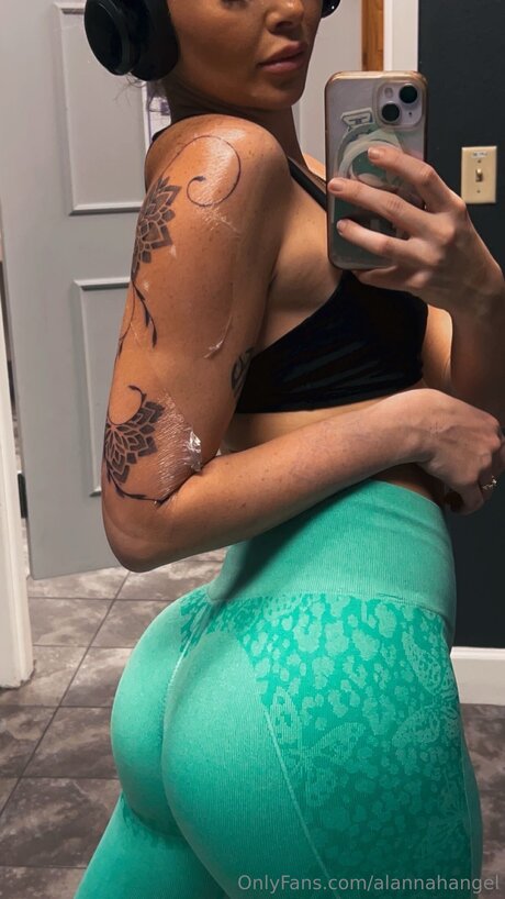 Alannahangel art model pictures